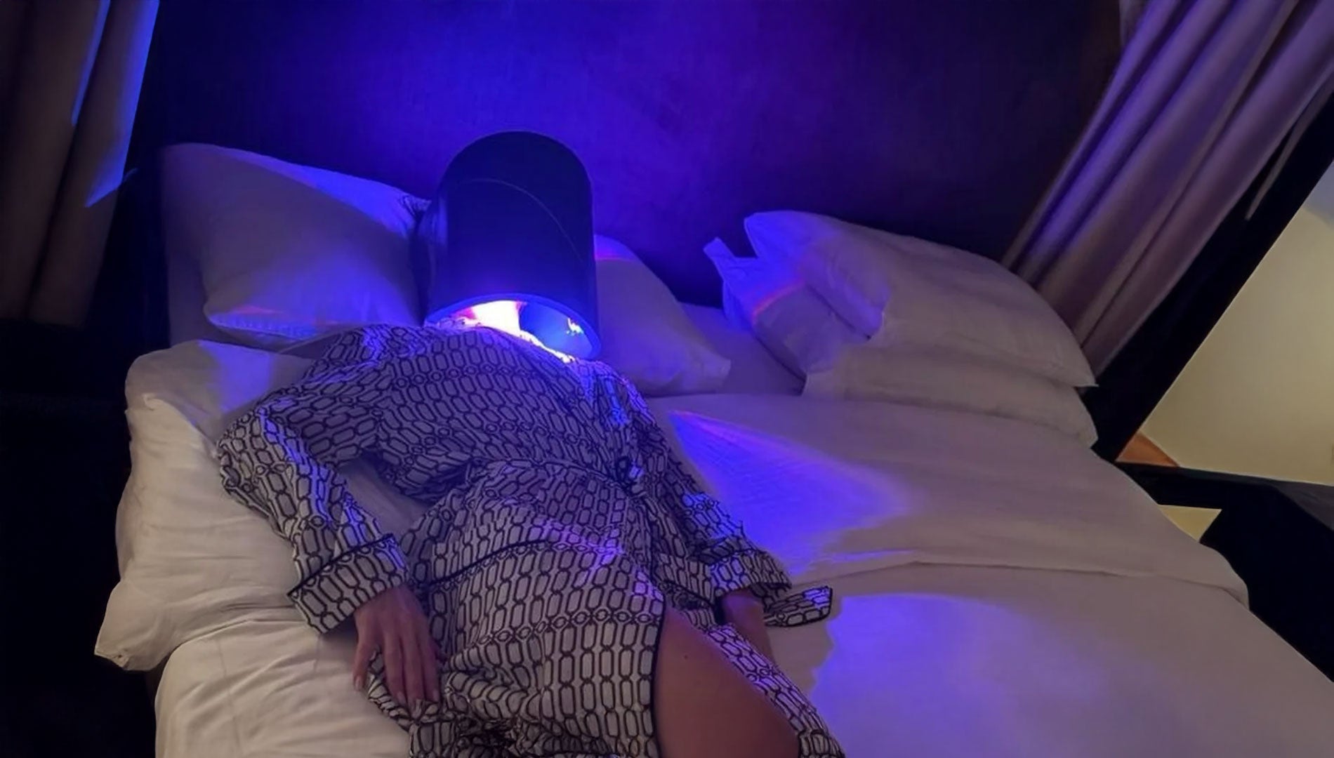 Celebrity victoria beckham using red light therapy Celluma LED therapy mask to reduce wrinkles and achieve radiant skin with Celluma Singapore